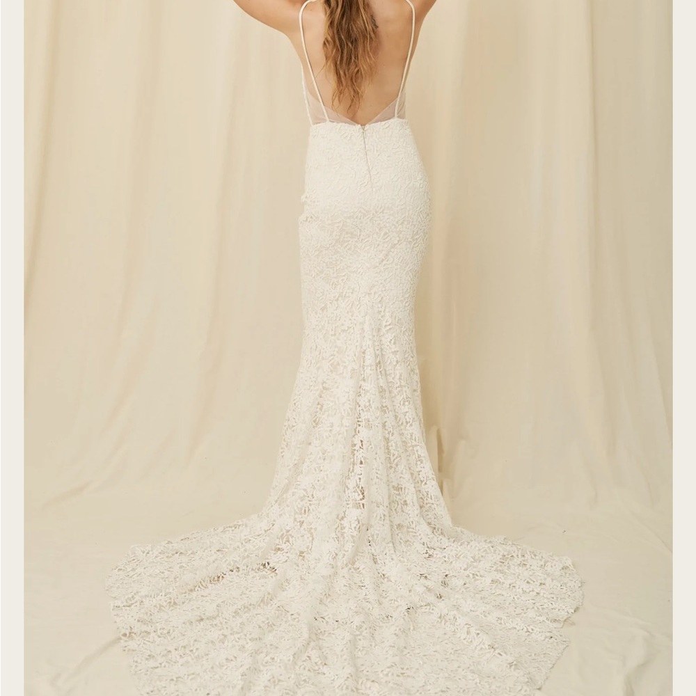 Laudae Rhodes Wedding Dress - Picture 5 of 6